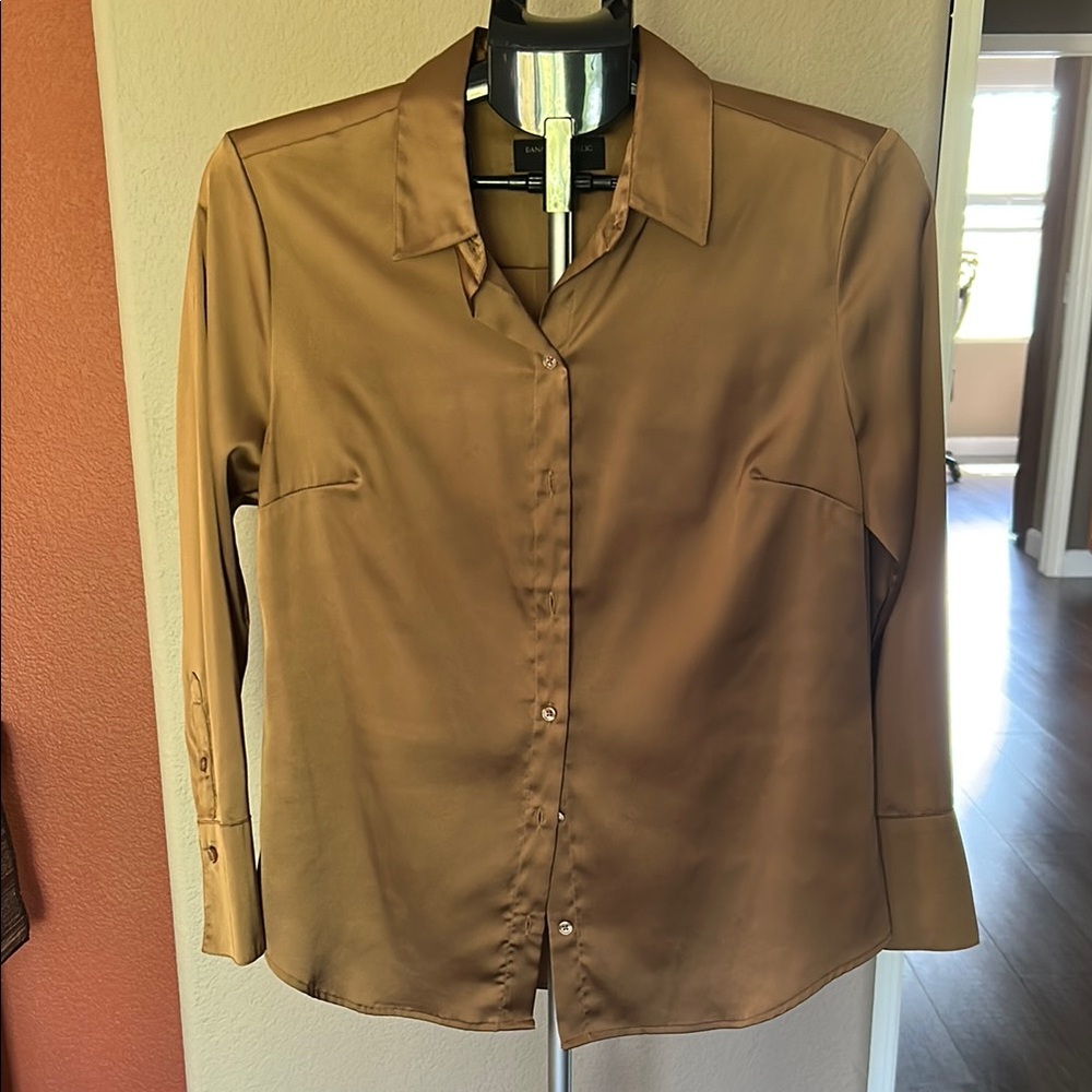 Banana Republic Tan Button Down Shirt satin classic fit